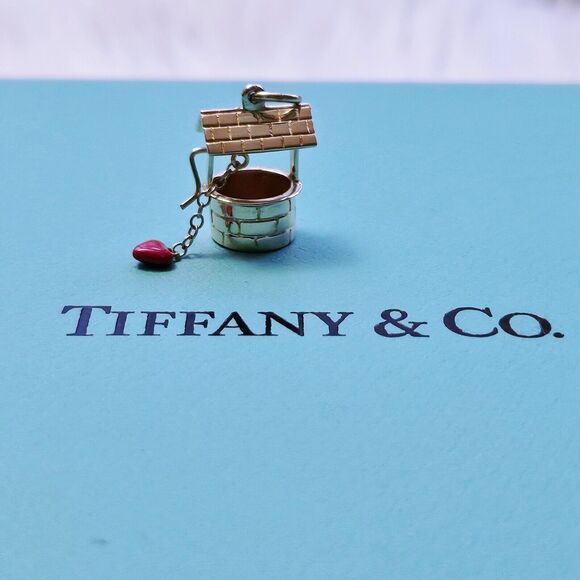RARE Vintage Tiffany & Co. 14k YG Wishing Well Love Enamel Heart Charm Pendant. - Picture 2 of 8